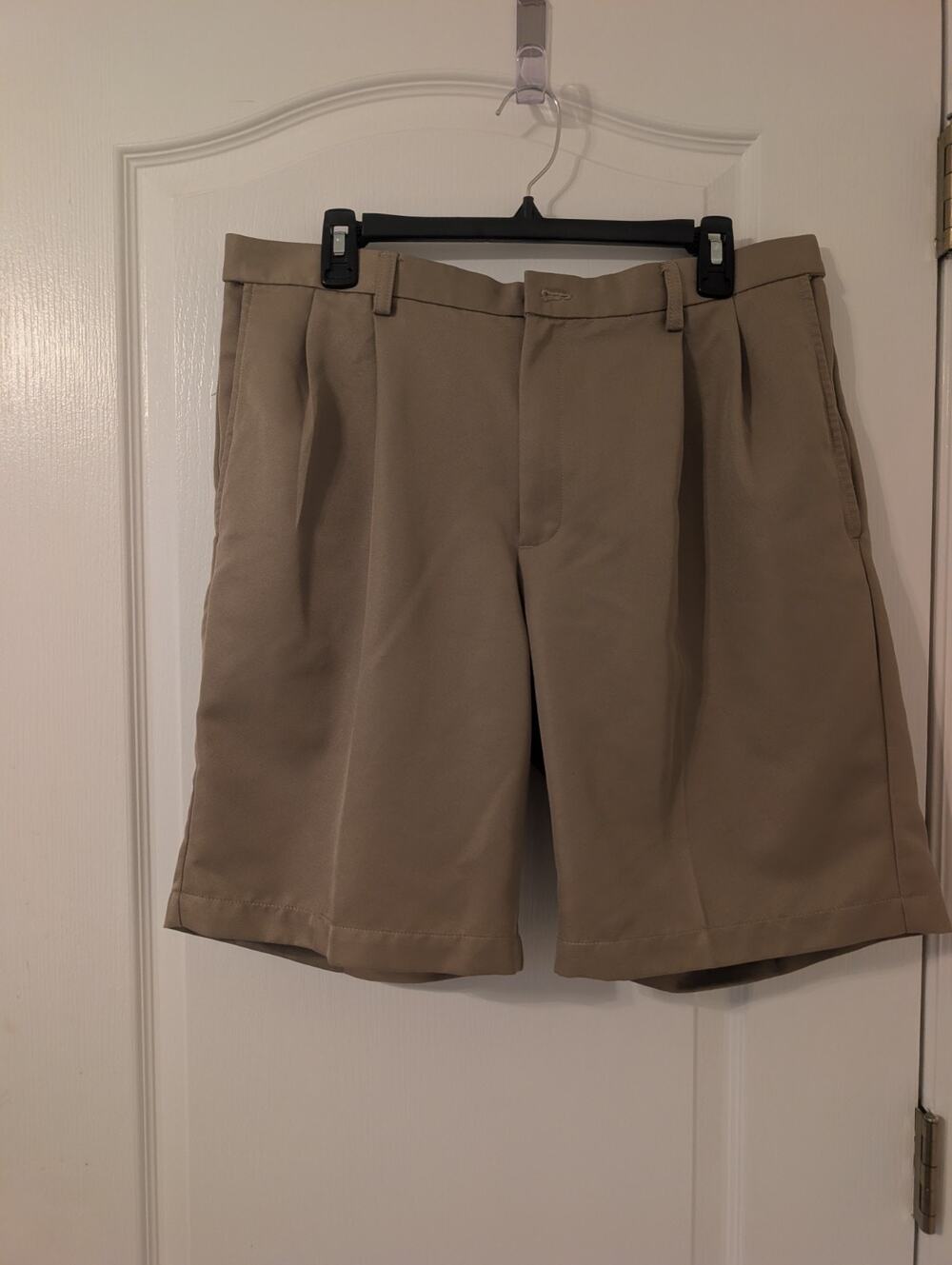 Haggar Shorts Mens 34 Tan Pleated Classic Preppy Casual Walk Chino Flex Waist